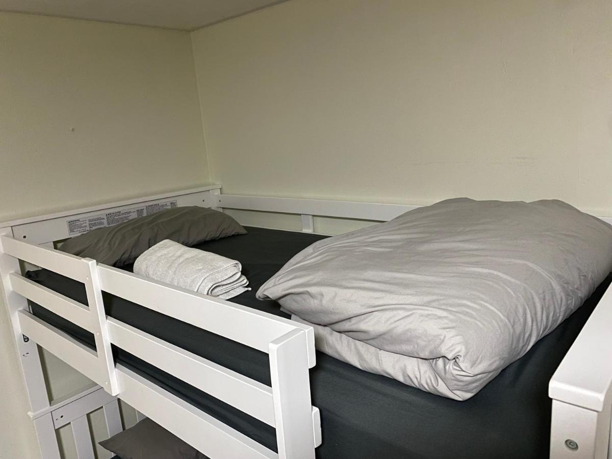 Single Size Top Bunk Bed - Mixed Shared Room 마이애미스프링스 외부 사진